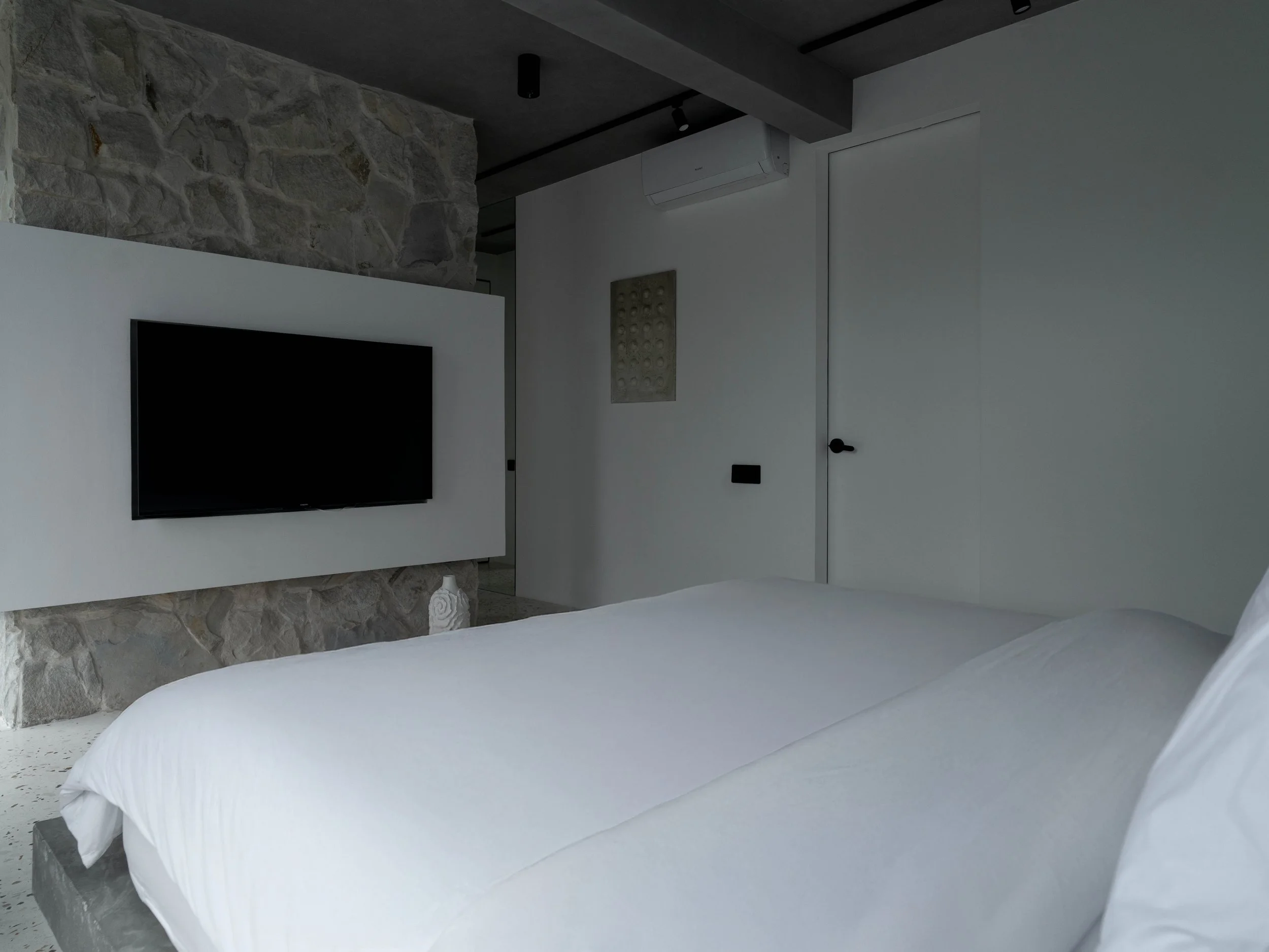 Monochrome Geometry 2 BR Villa in Pererenan