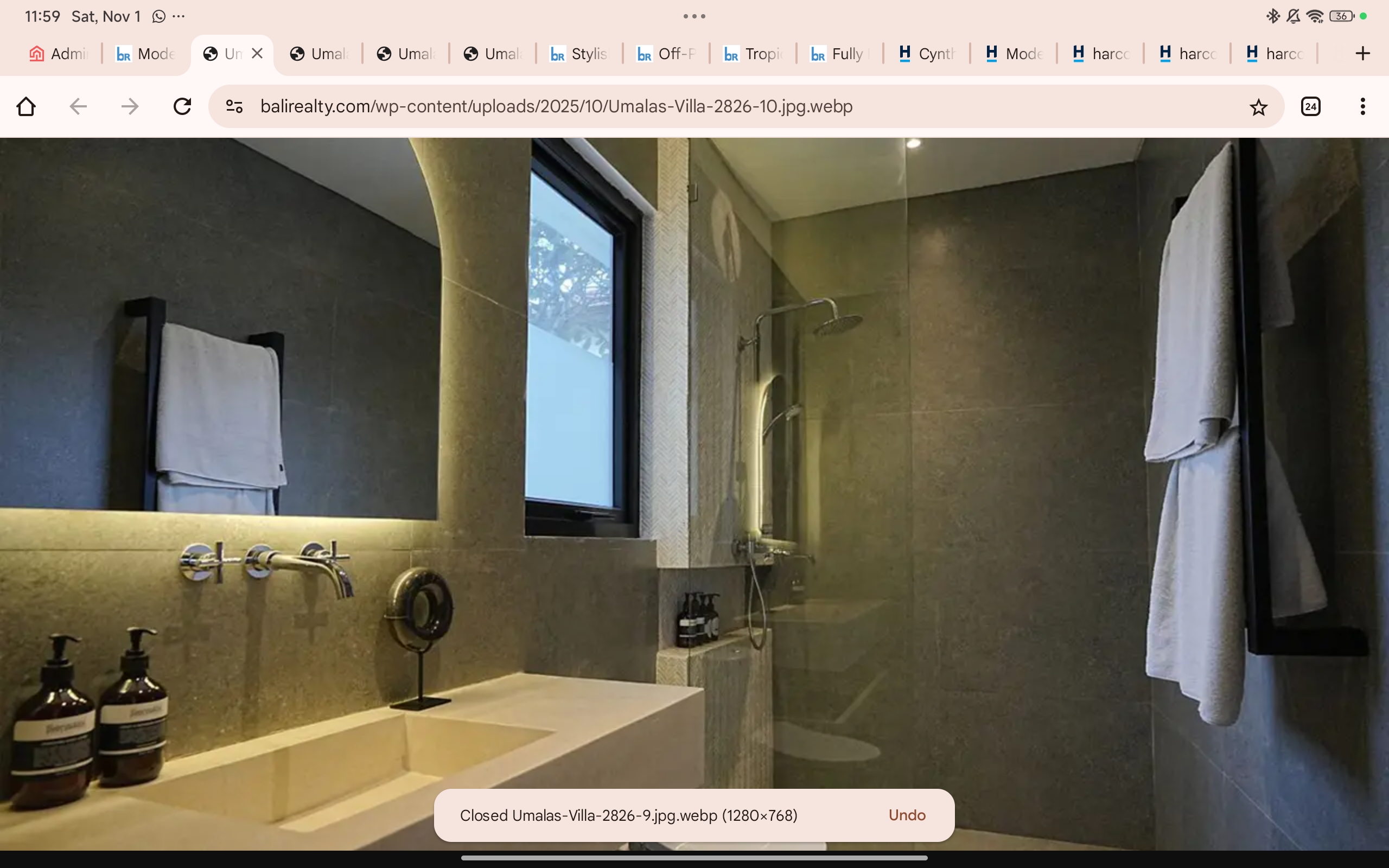 Modern Four-Bedroom Tropical Villa with Long Lease in Bumbak