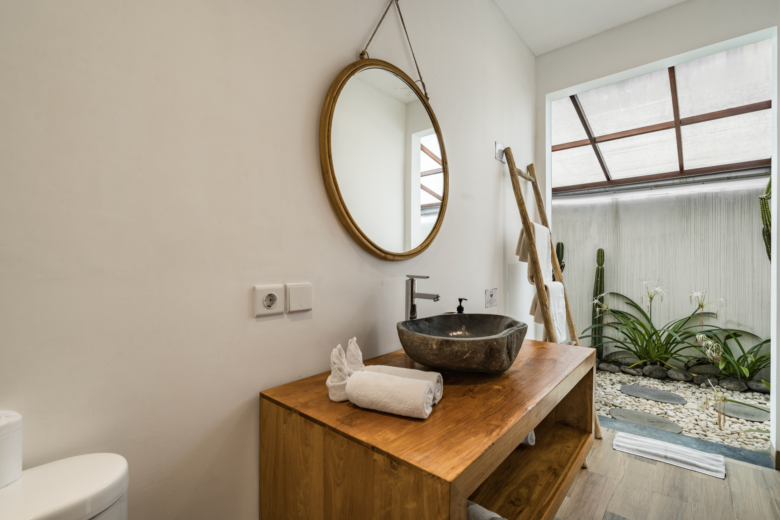 High-ROI 6-Bedroom Jungle Villa for Lease