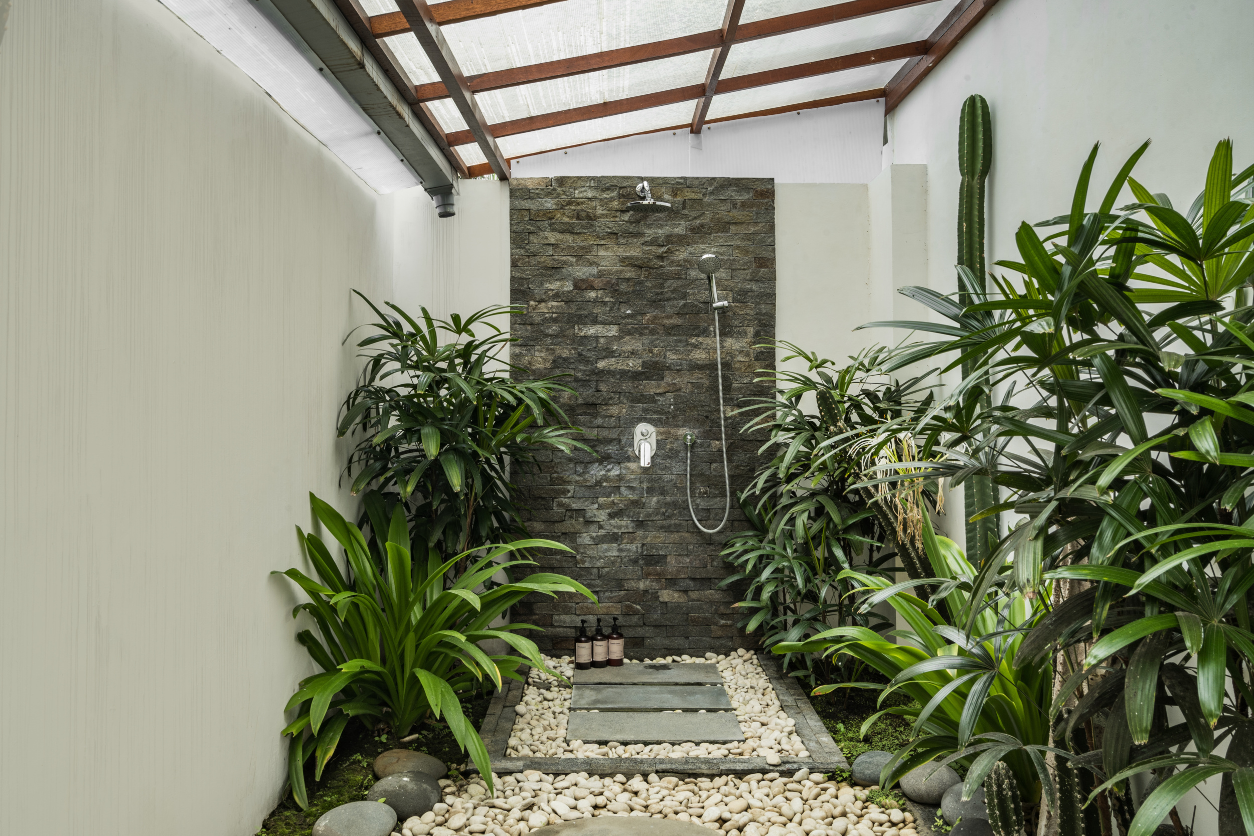 High-ROI 6-Bedroom Jungle Villa for Lease