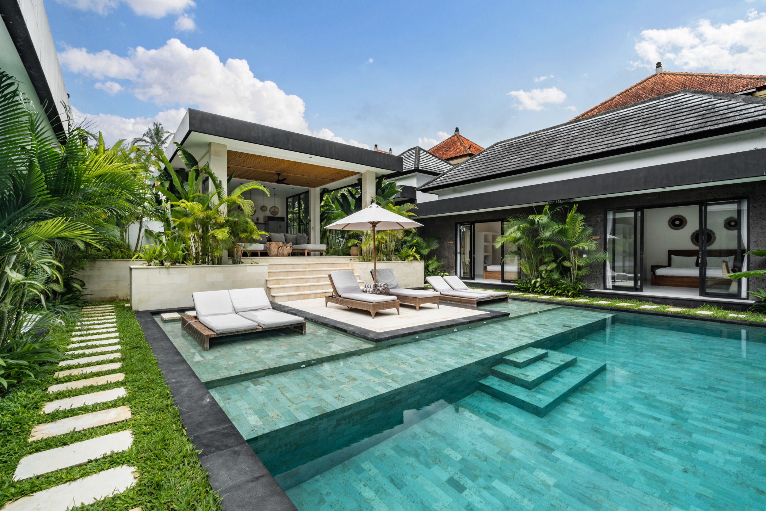 High-ROI 6-Bedroom Jungle Villa for Lease