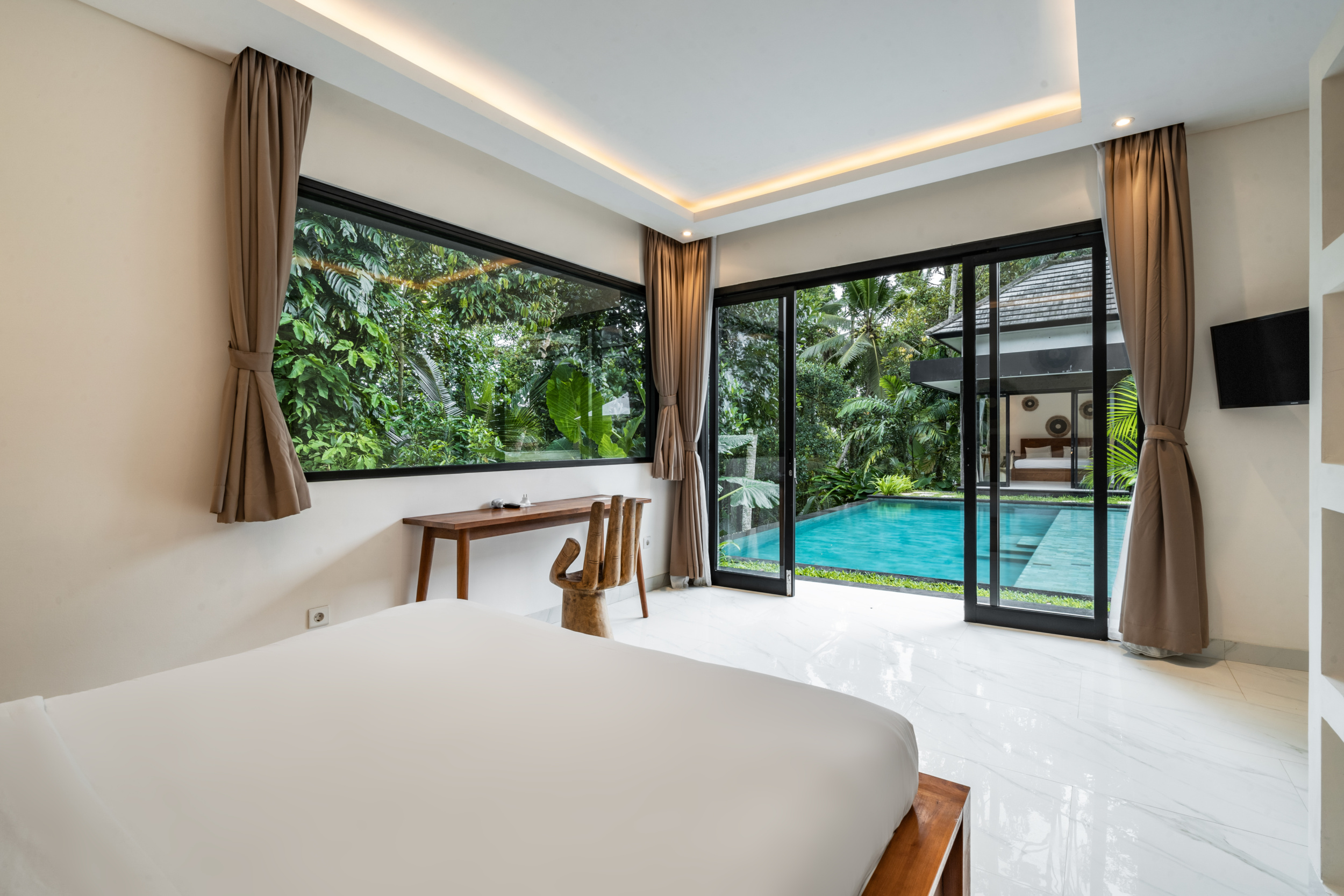 High-ROI 6-Bedroom Jungle Villa for Lease