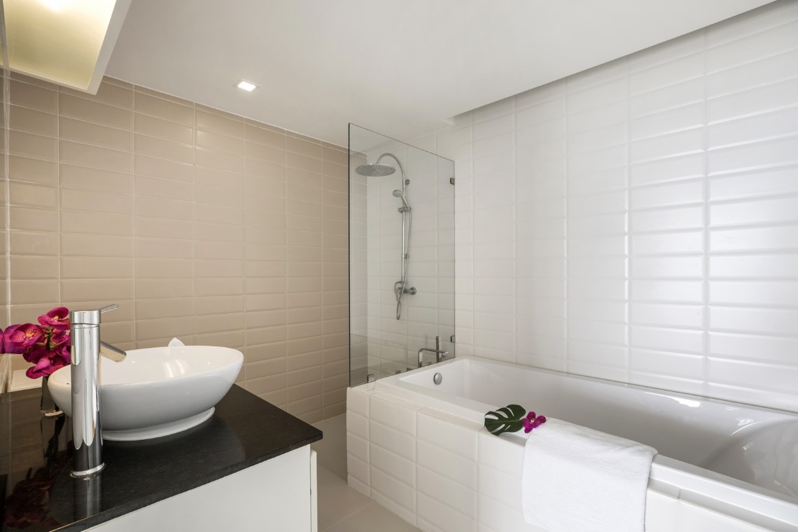 2 bed 2 bath Apartments / Condos For Sale in Bang Rak