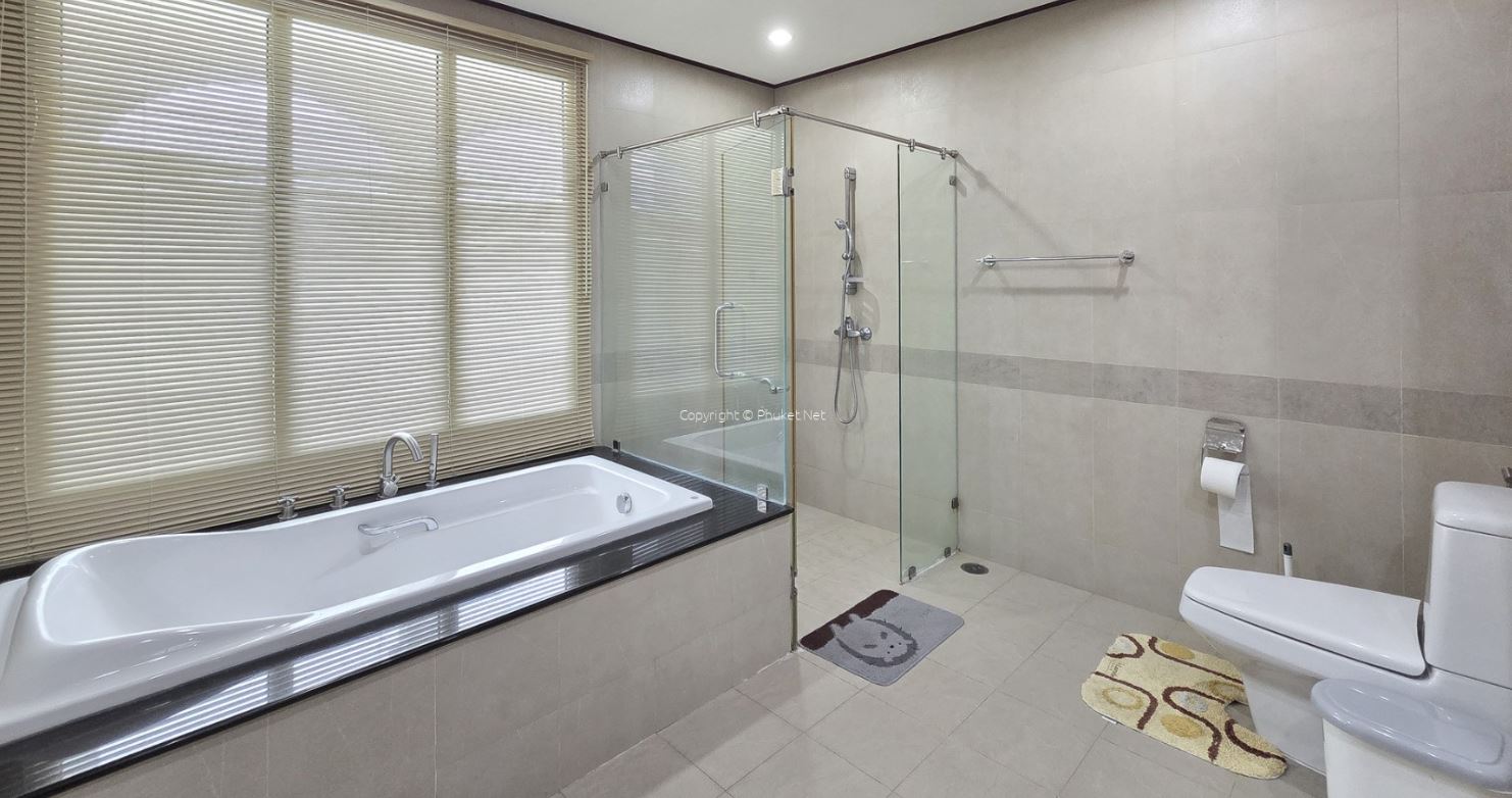 Spacious Kathu Condo – 2BR/2BA Resale