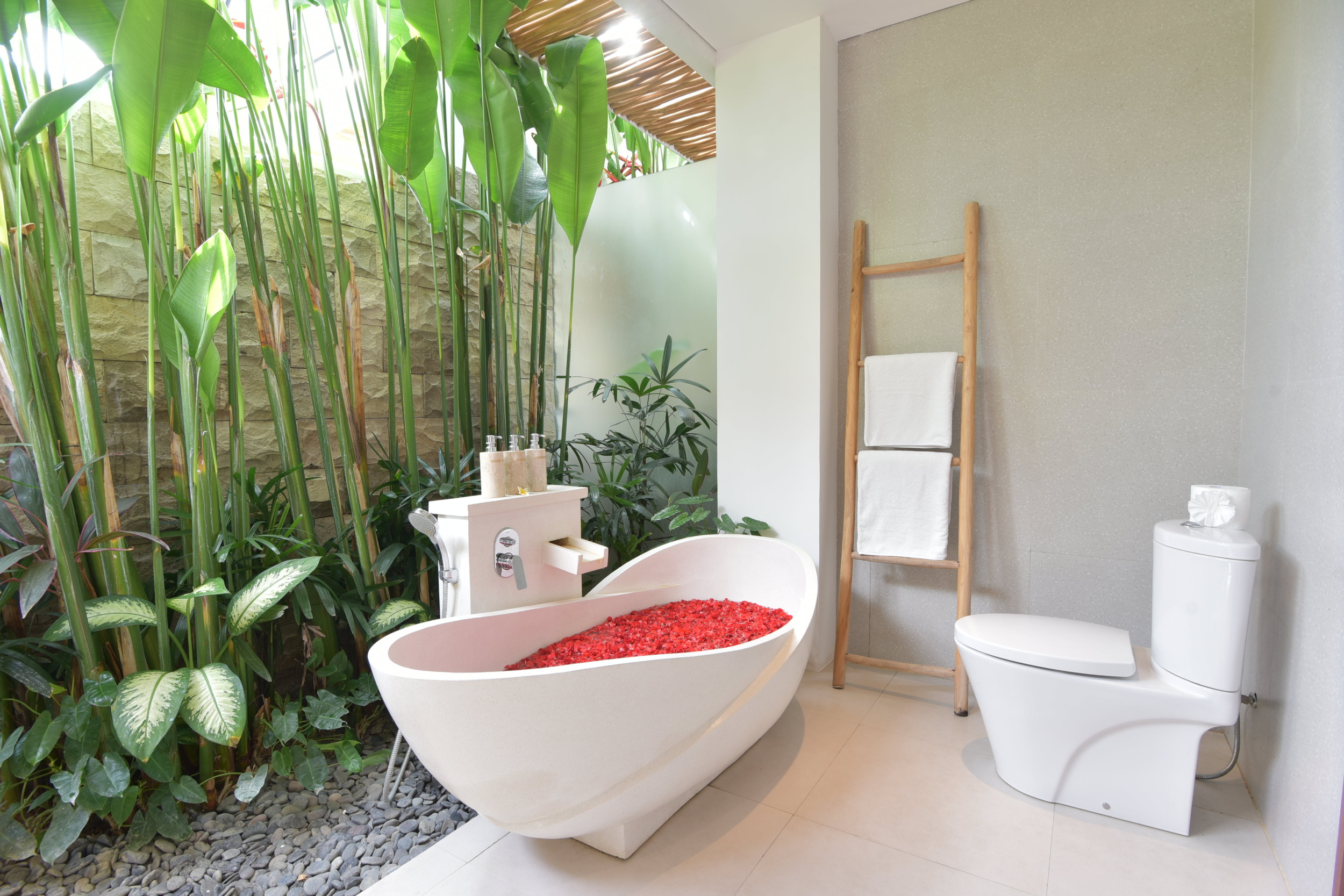 Tropical 4 Bedroom Villa in Umalas