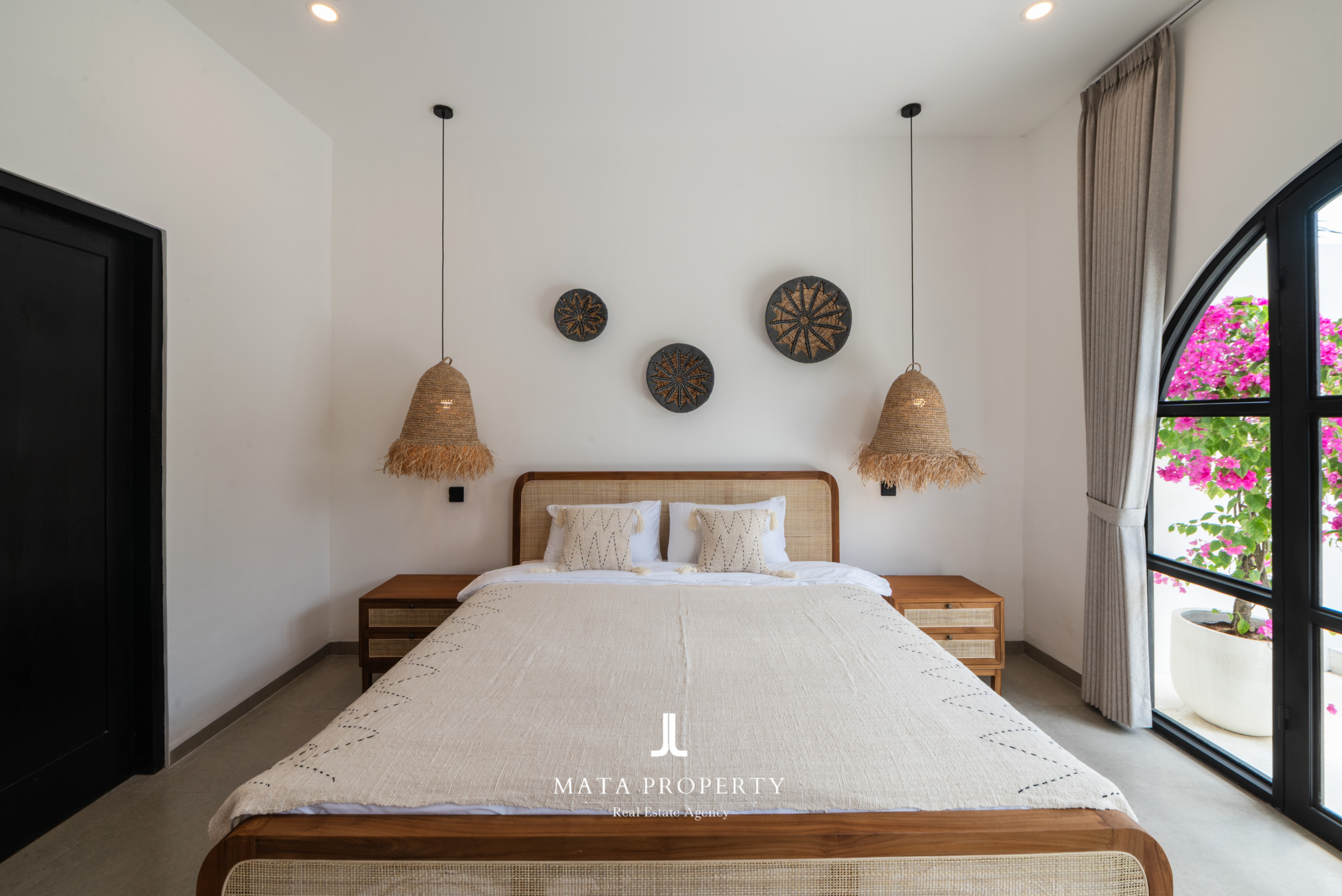 Modern 2-Bedroom Villa with Rooftop 