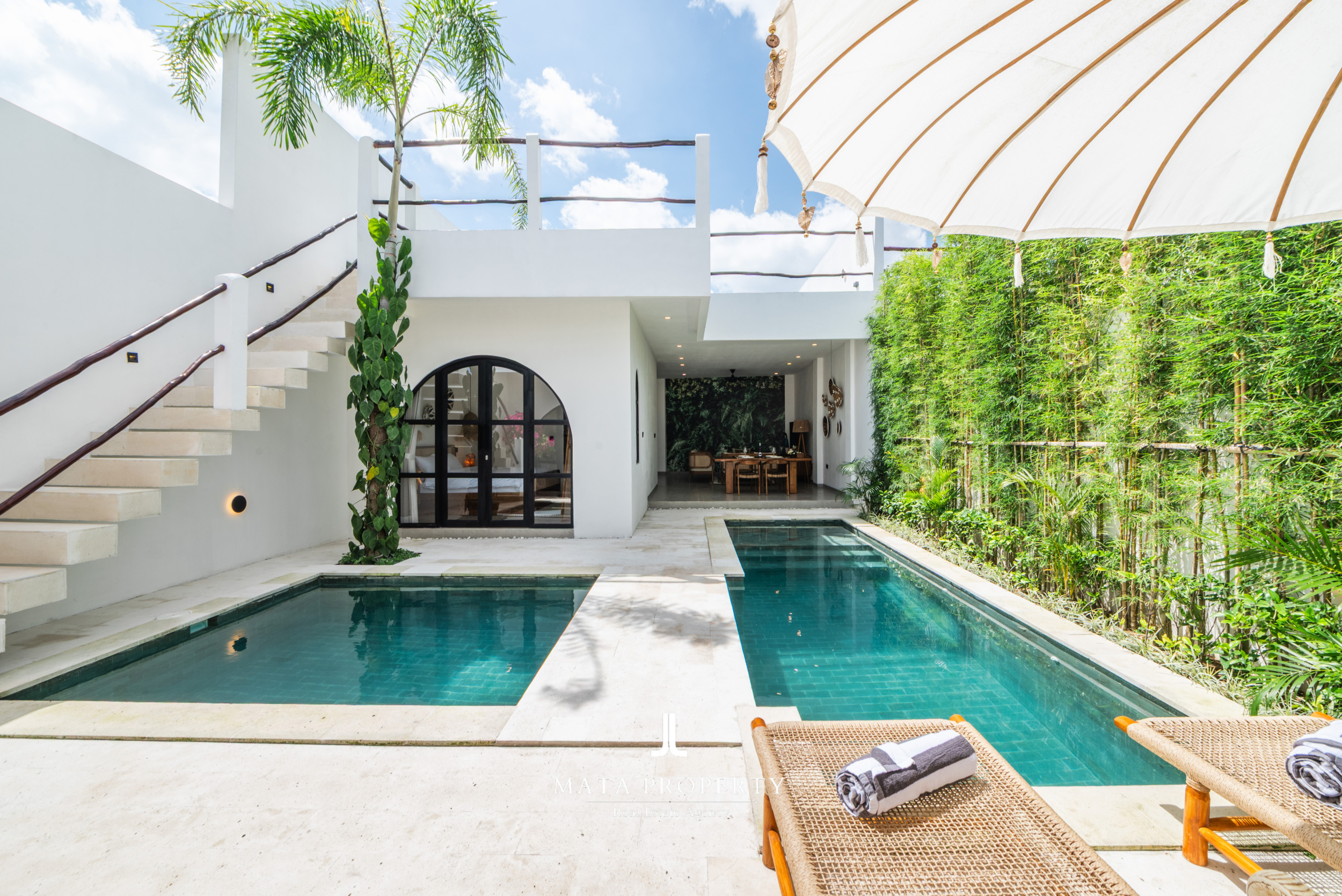 Modern 2-Bedroom Villa with Rooftop 