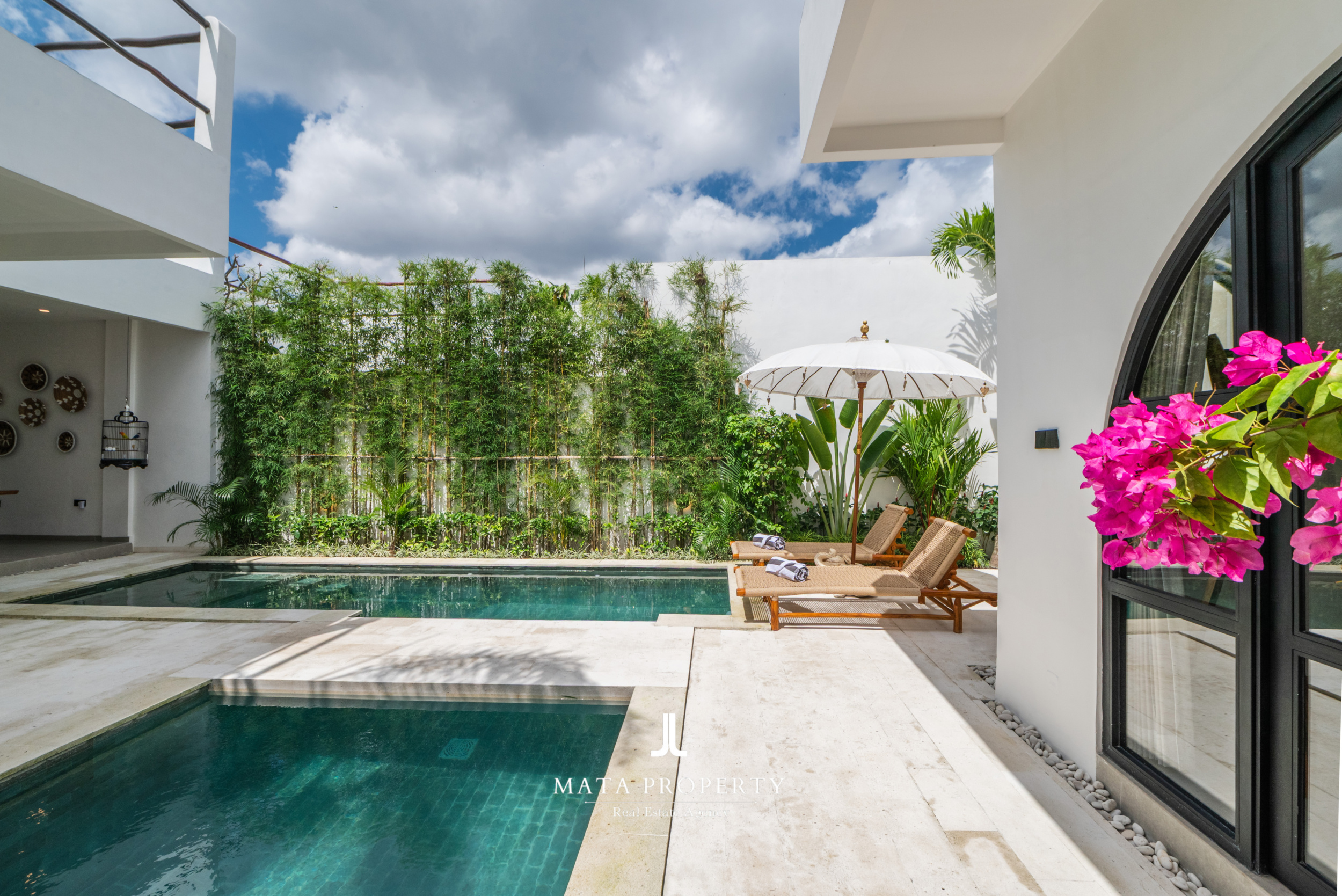 Modern 2-Bedroom Villa with Rooftop 