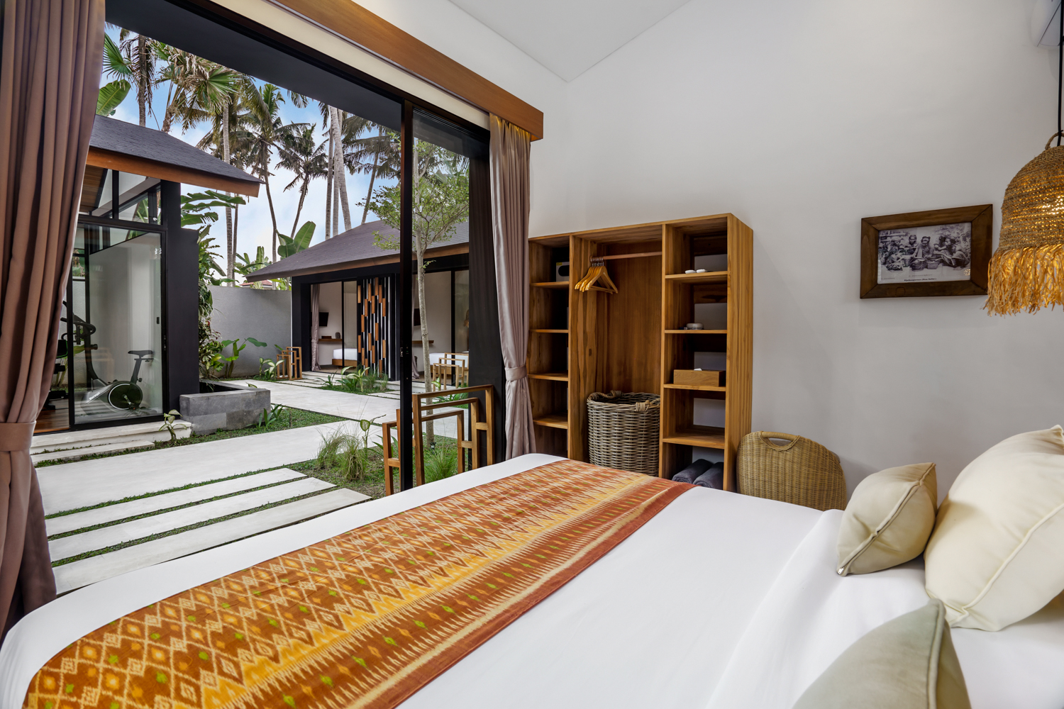 Luxury 5-Bedroom Villa Oasis