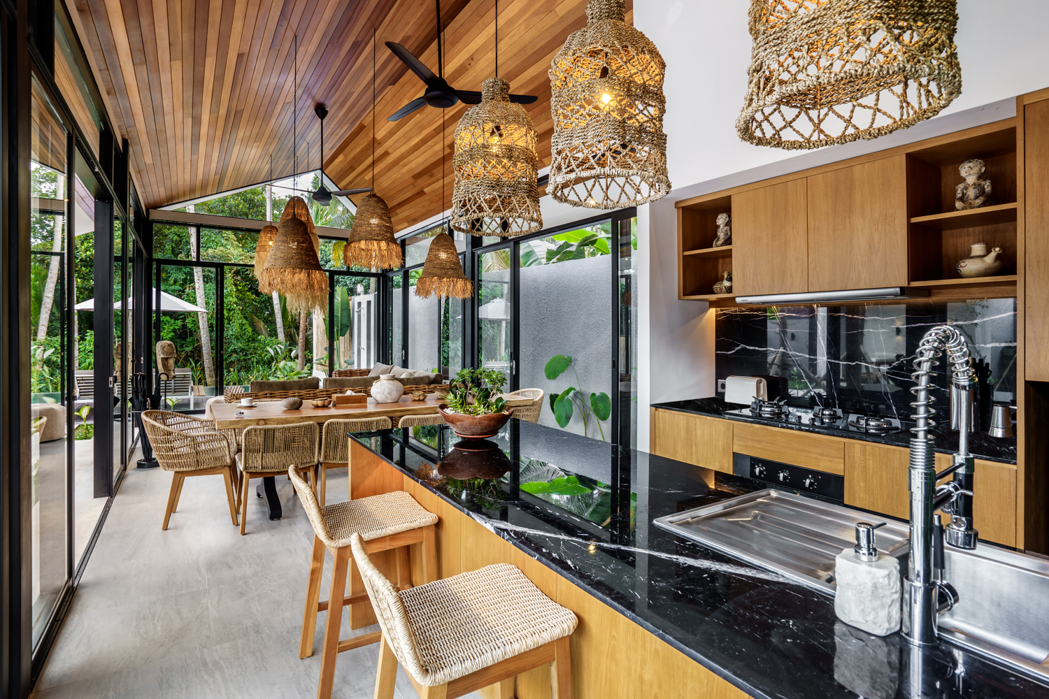 Luxury 5-Bedroom Villa Oasis