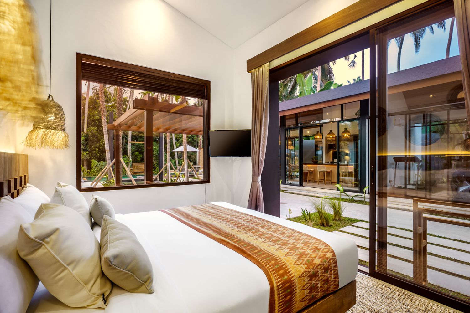 Luxury 5-Bedroom Villa Oasis