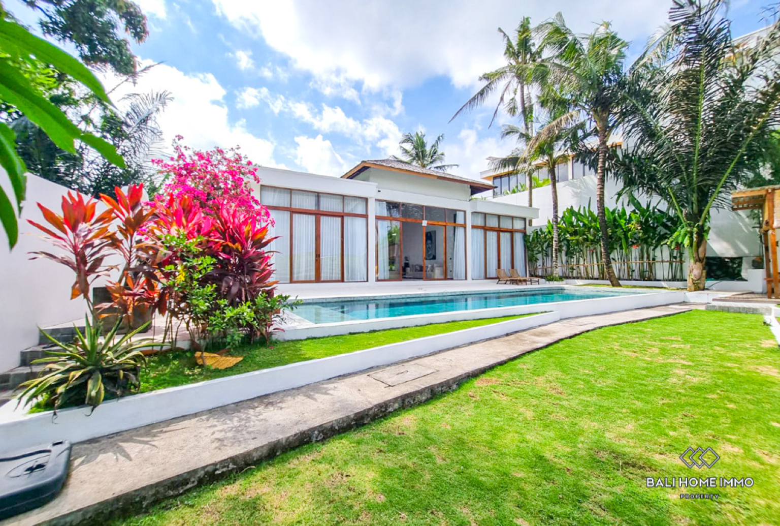 Ricefield View 5 BR Villa for Leasehold in Tanah Lot