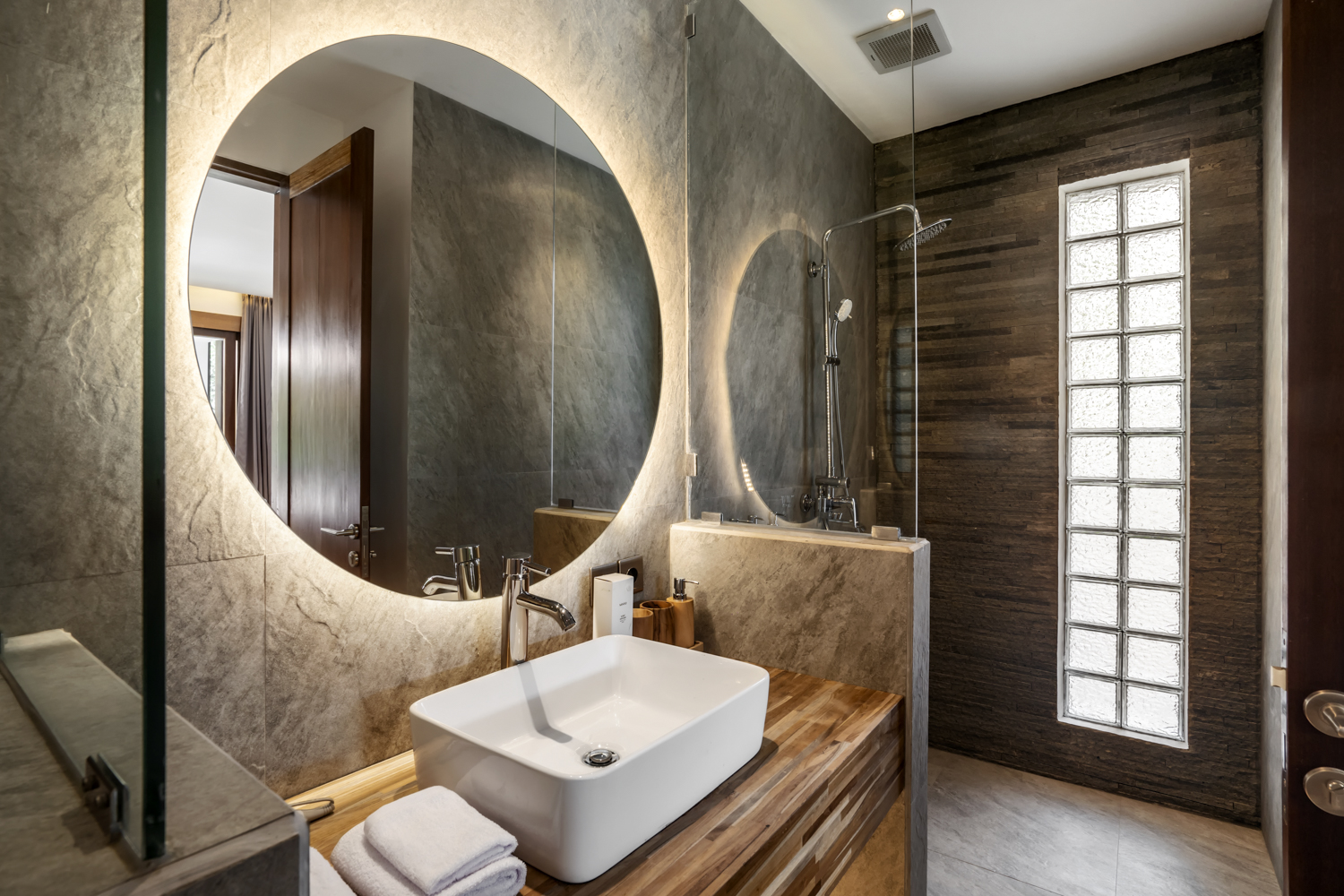 Private 5-Bedroom Jungle Retreat