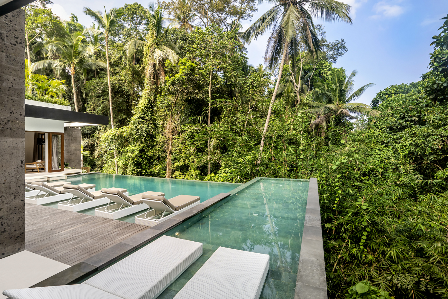 Private 5-Bedroom Jungle Retreat