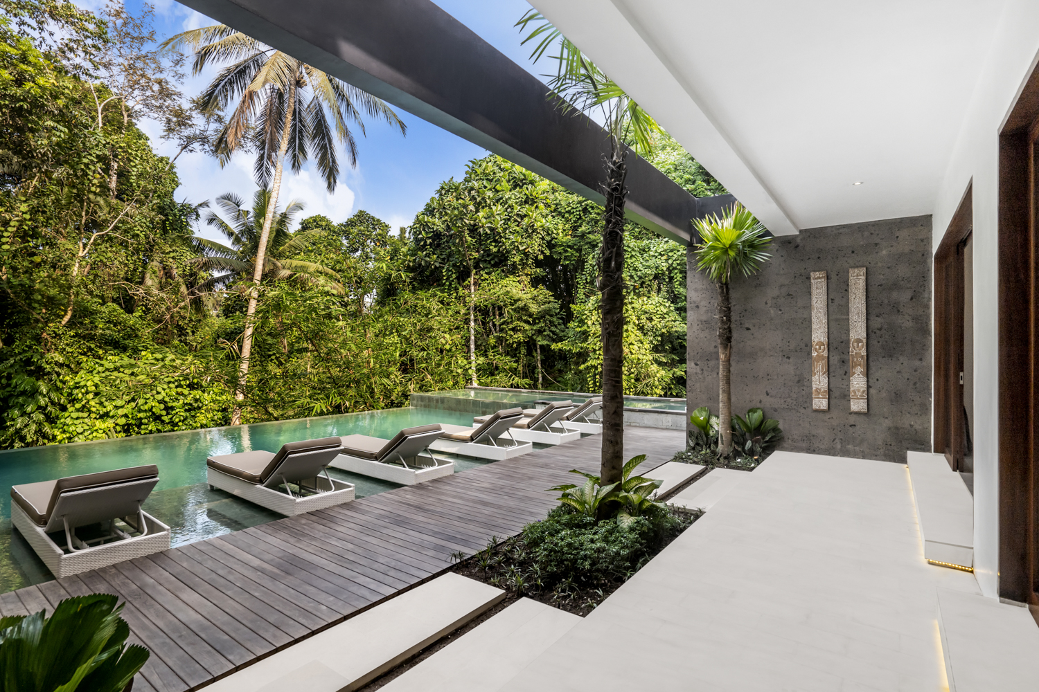 Private 5-Bedroom Jungle Retreat