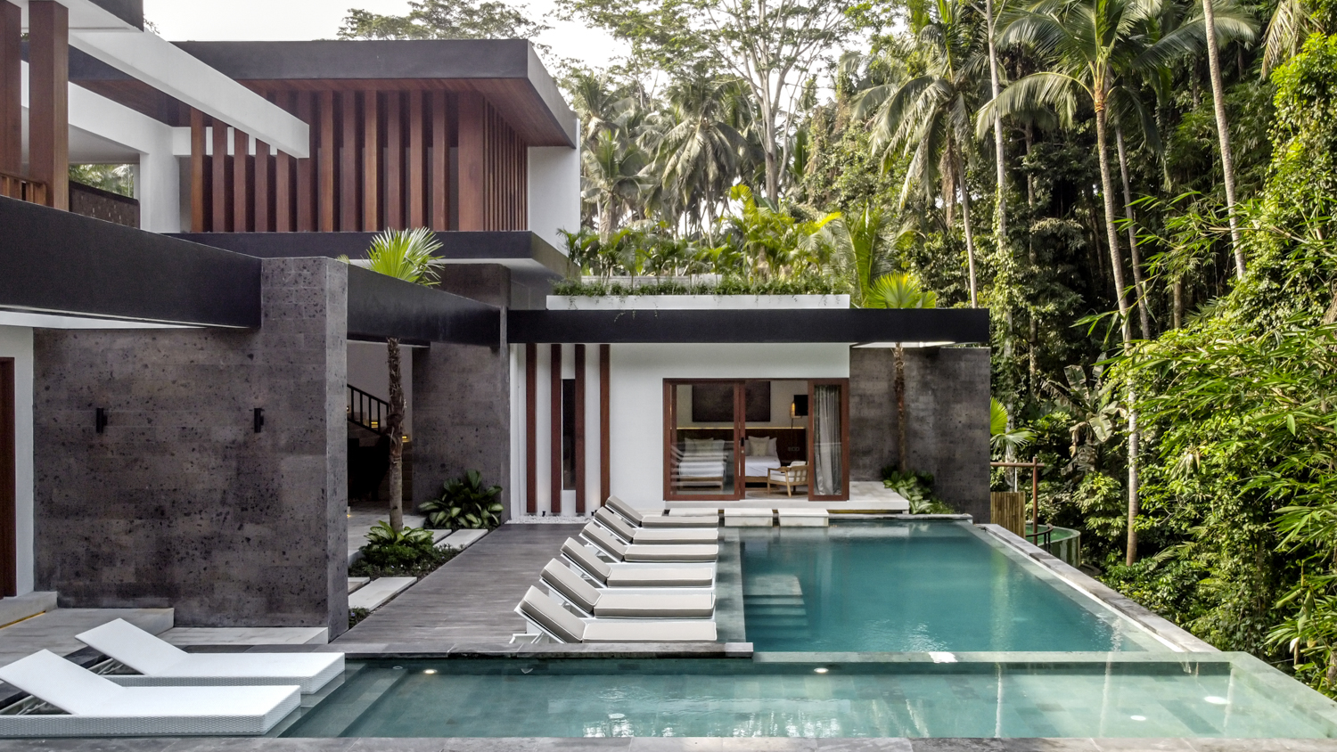 Private 5-Bedroom Jungle Retreat