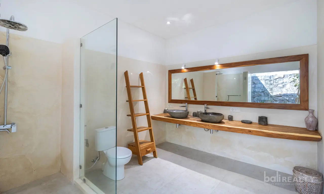 Contemporary 4 BR Villa with Long Lease in Seminyak