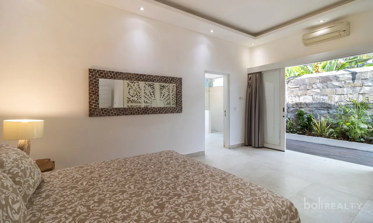 Contemporary 4 BR Villa with Long Lease in Seminyak