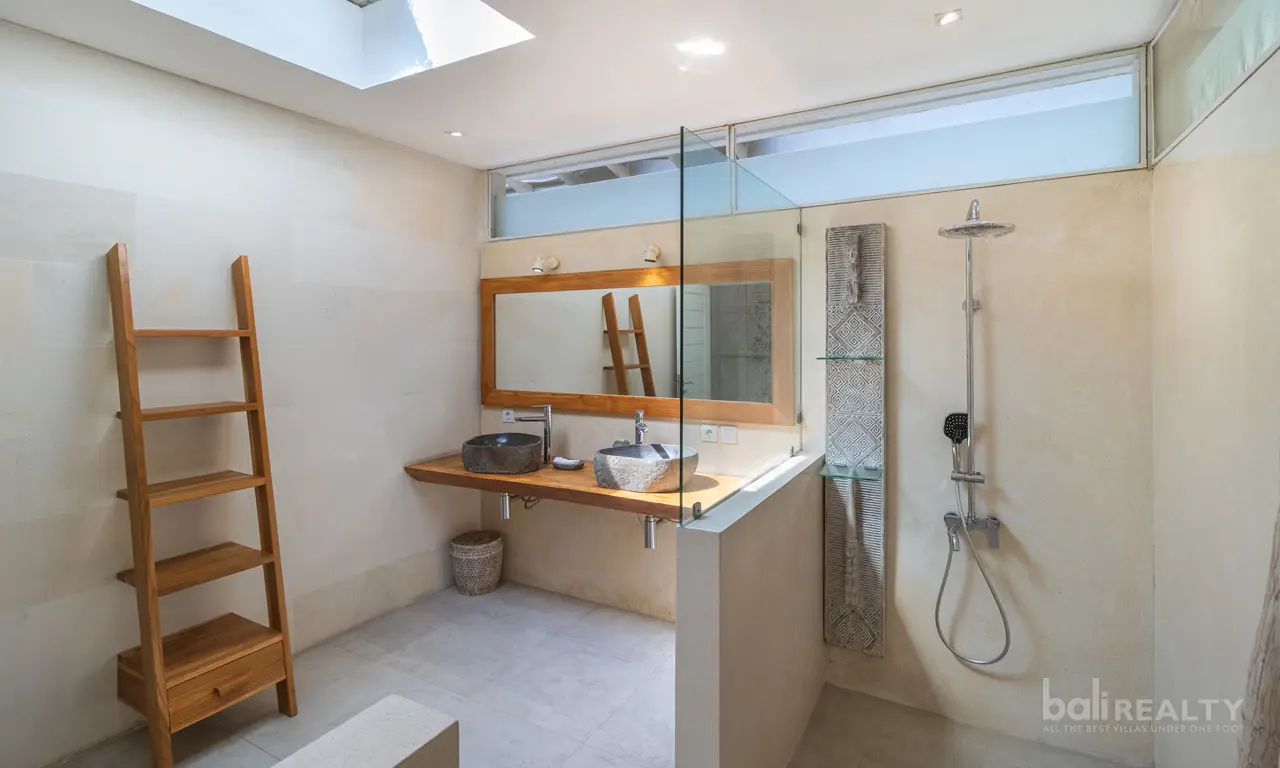 Contemporary 4 BR Villa with Long Lease in Seminyak