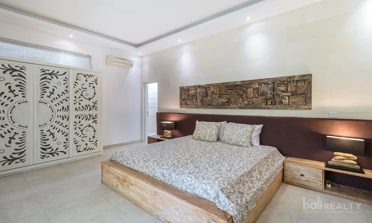 Contemporary 4 BR Villa with Long Lease in Seminyak