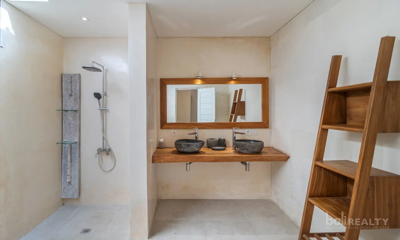 Contemporary 4 BR Villa with Long Lease in Seminyak