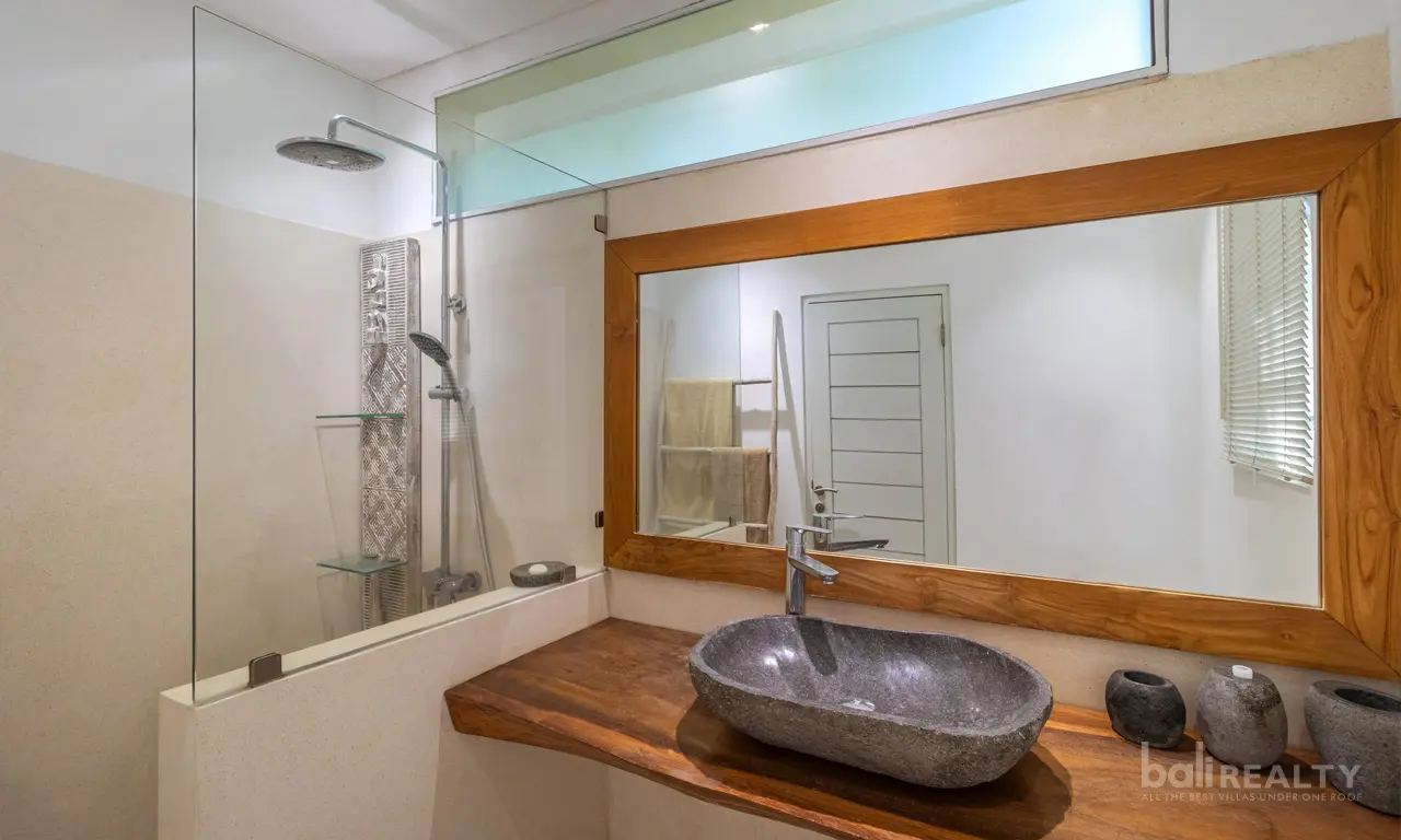 Contemporary 4 BR Villa with Long Lease in Seminyak