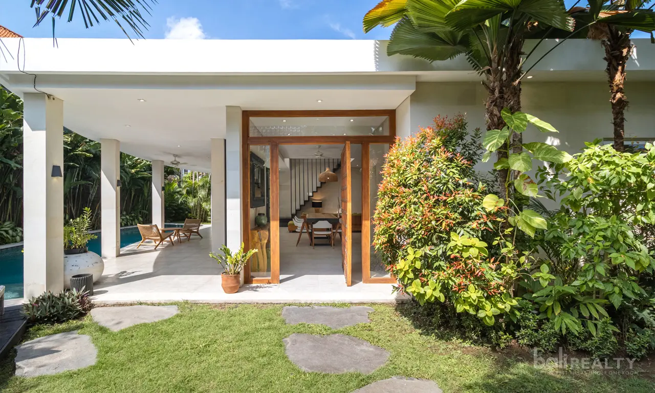 Contemporary 4 BR Villa with Long Lease in Seminyak