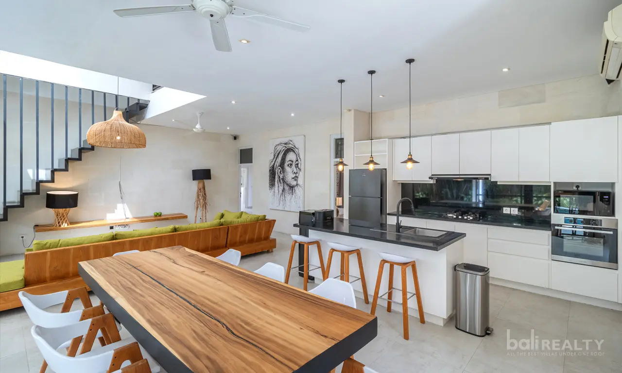 Contemporary 4 BR Villa with Long Lease in Seminyak