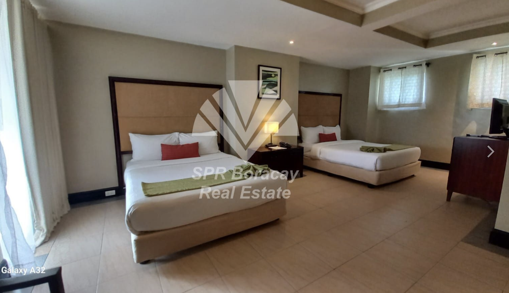 Studio with Balcony & 2 Beds – Balabag, Boracay