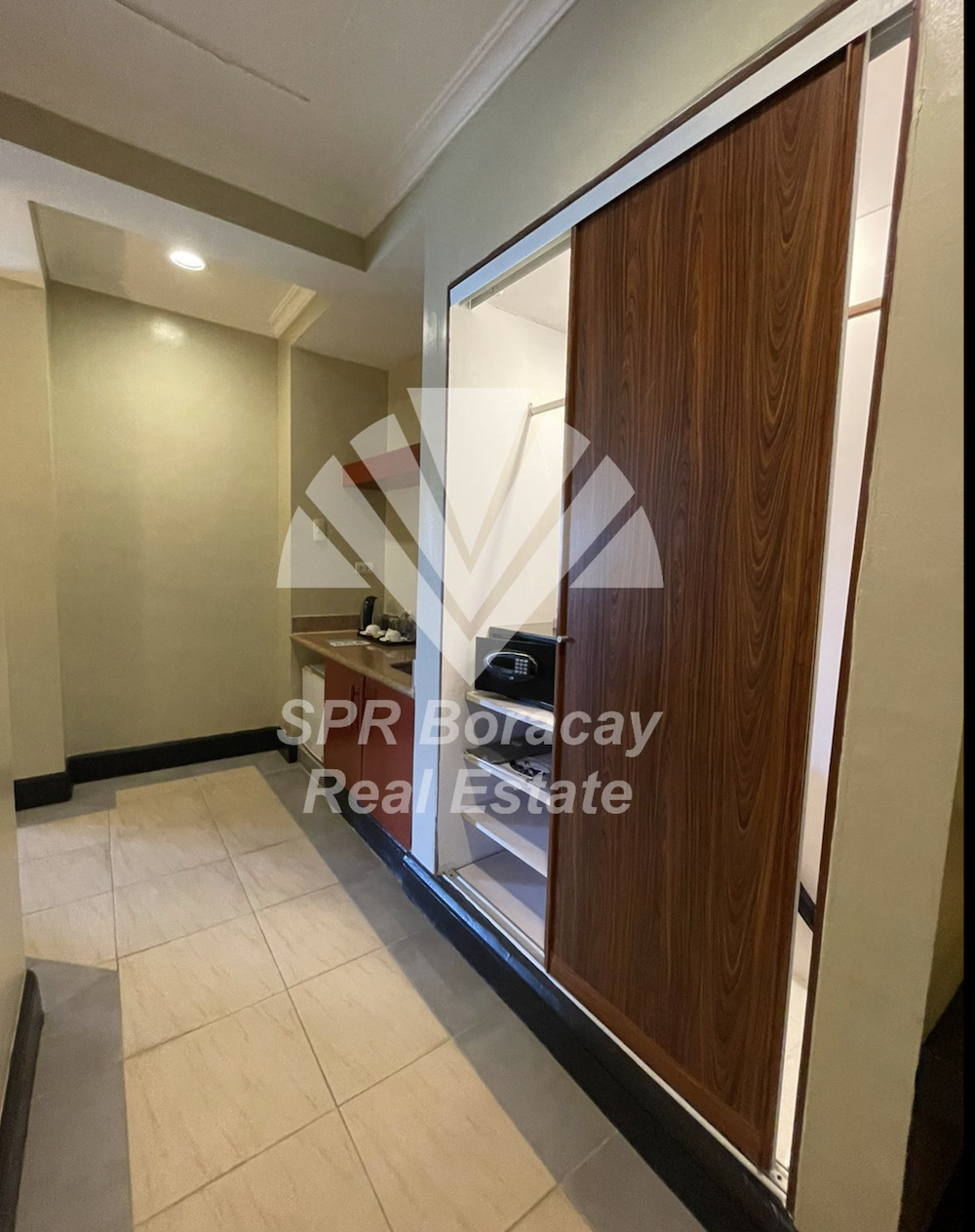 Studio with Balcony & 2 Beds – Balabag, Boracay