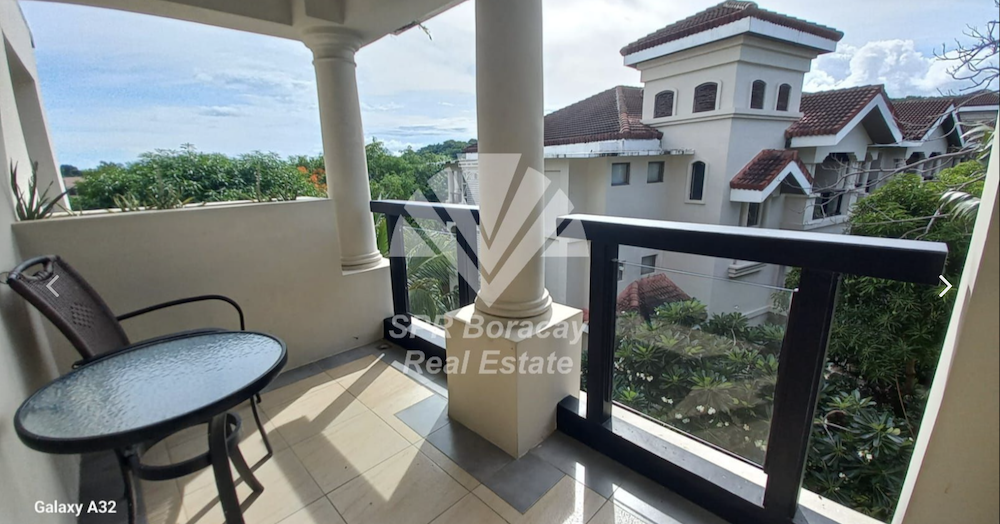 Studio with Balcony & 2 Beds – Balabag, Boracay