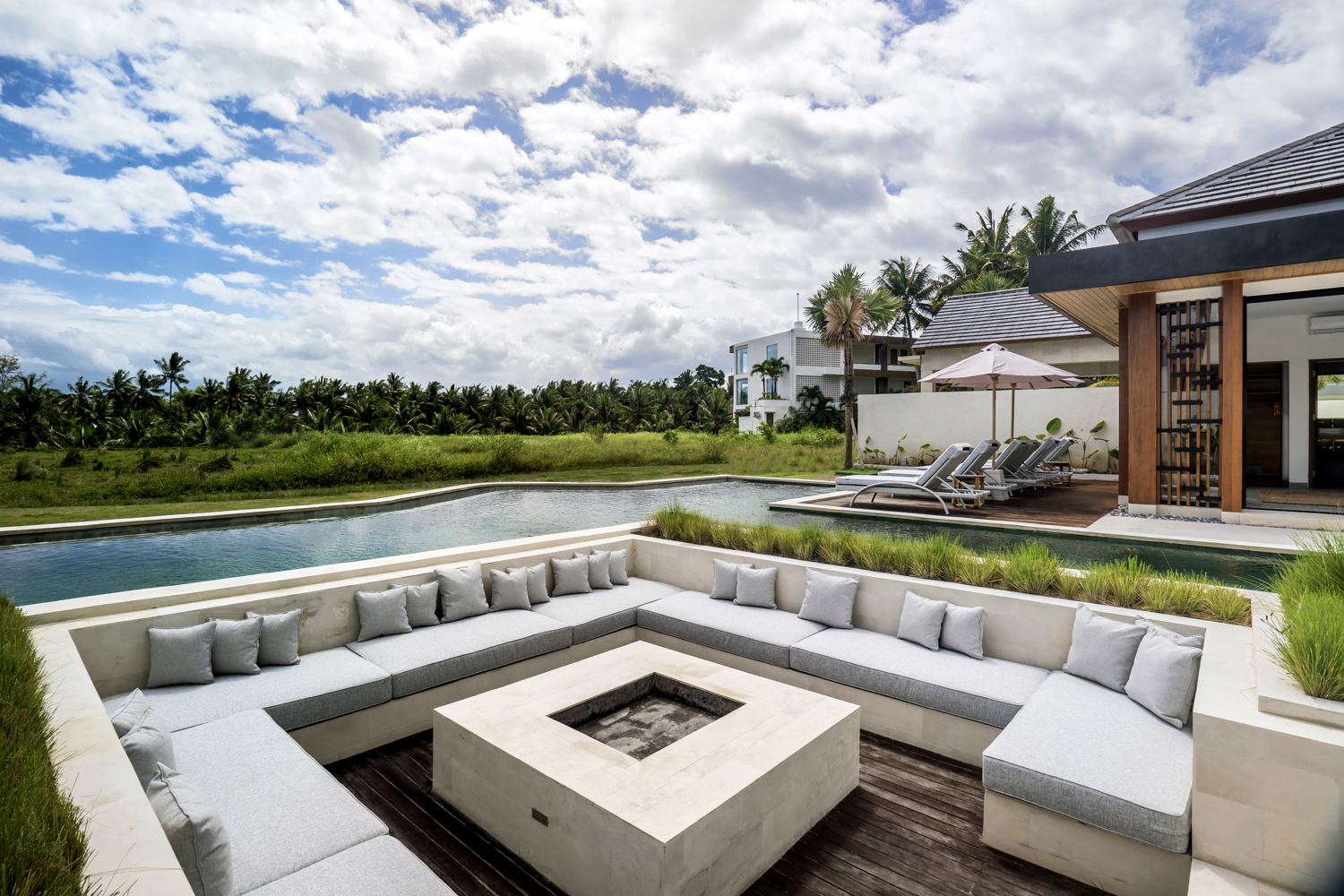 Modern 4-Bedroom Villa with Spacious Pool