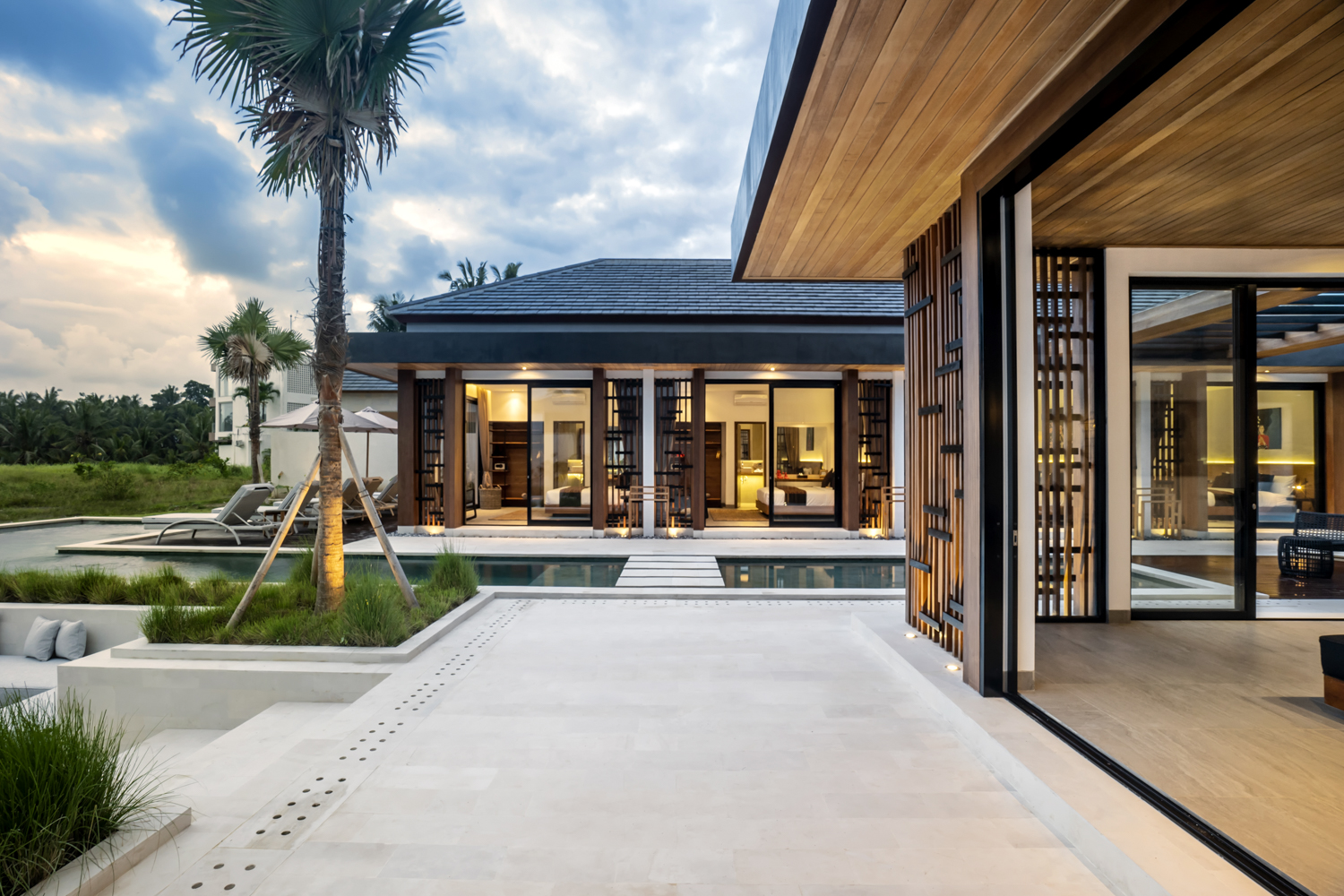 Modern 4-Bedroom Villa with Spacious Pool