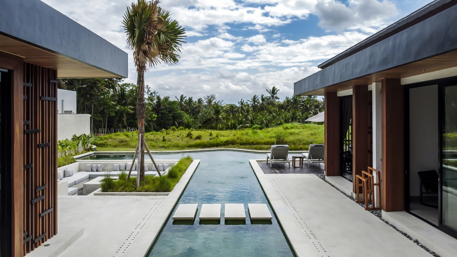 Modern 4-Bedroom Villa with Spacious Pool