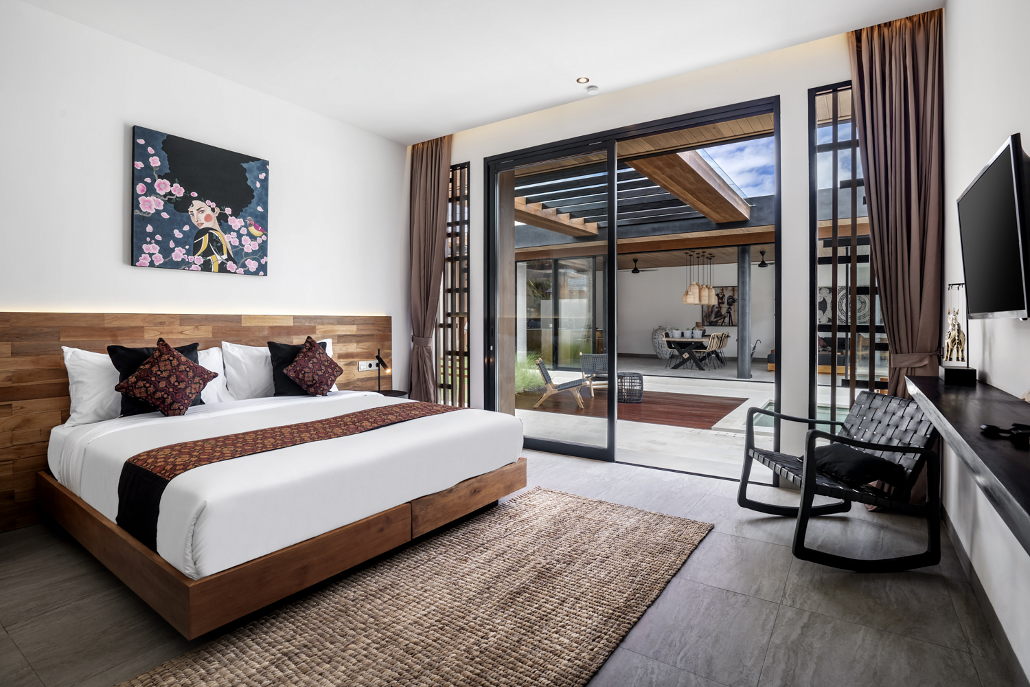 Modern 4-Bedroom Villa with Spacious Pool