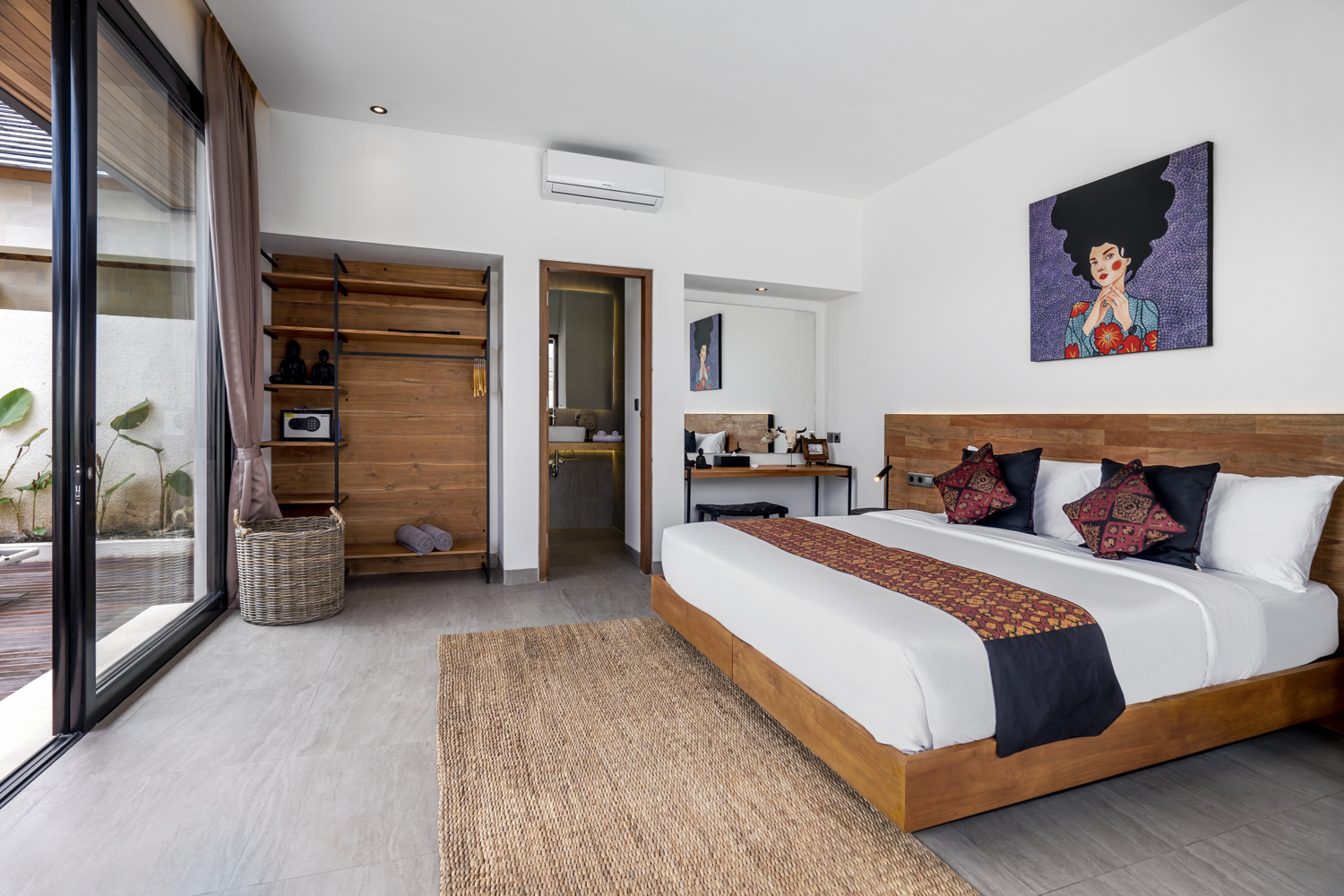 Modern 4-Bedroom Villa with Spacious Pool