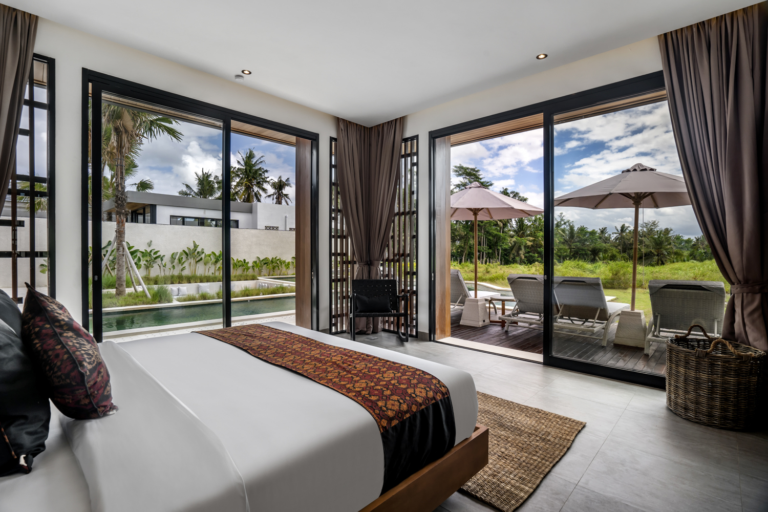 Modern 4-Bedroom Villa with Spacious Pool