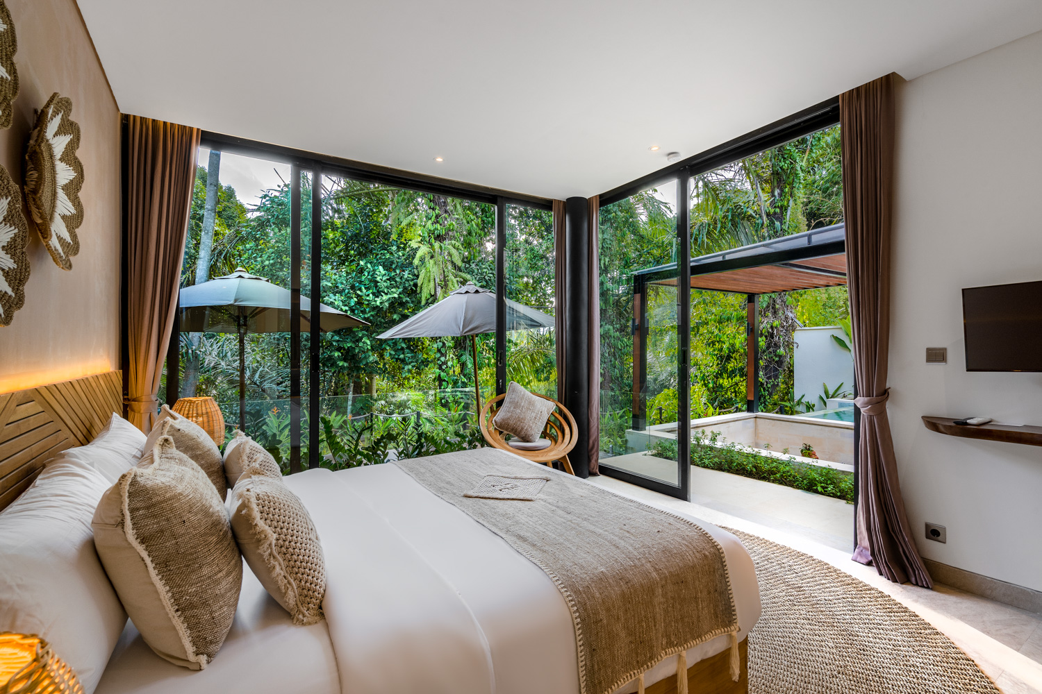 Private Jungle-View Villa with Infinity Pool