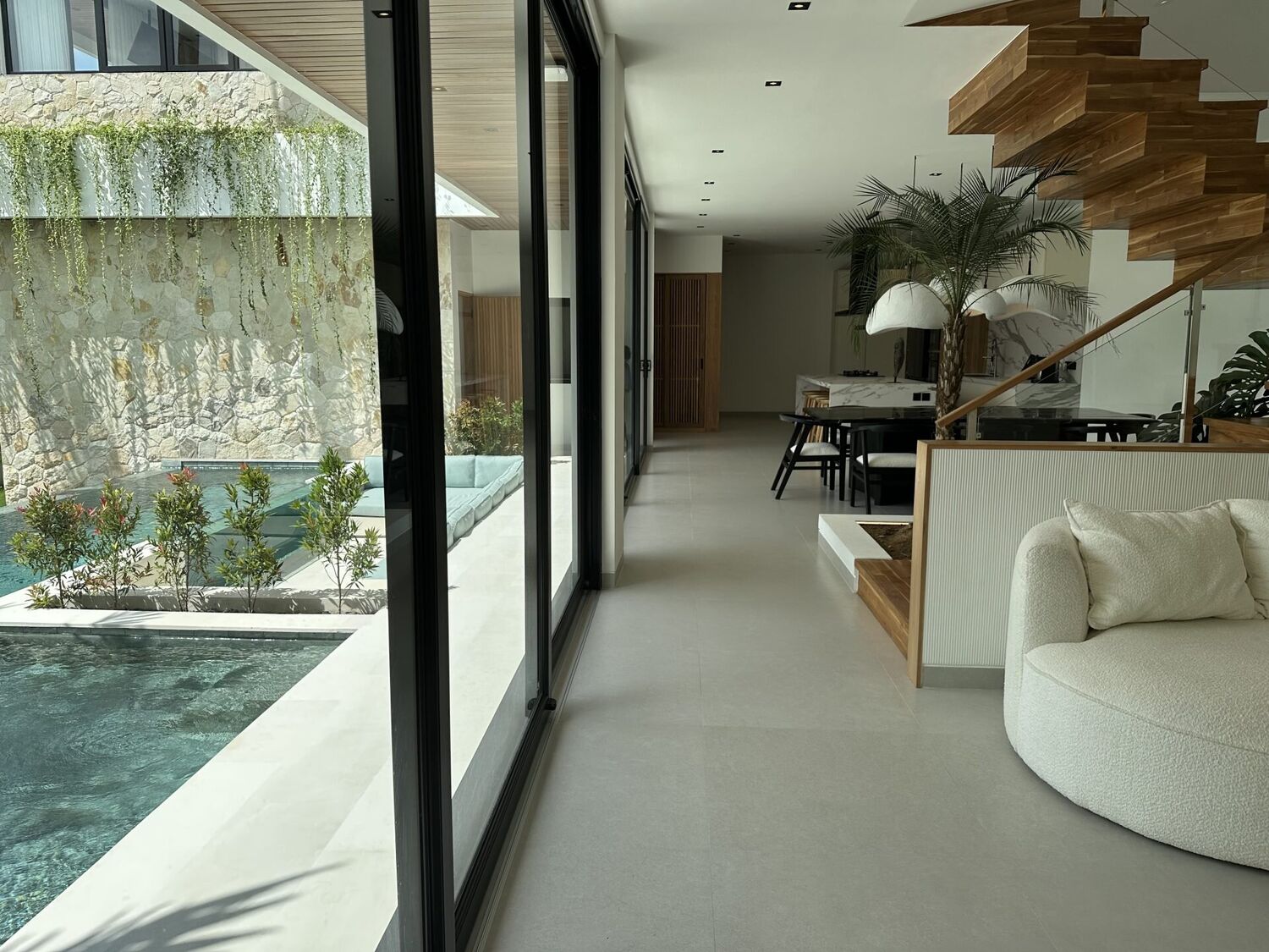 Modern Spacious 4-Bedroom Villa