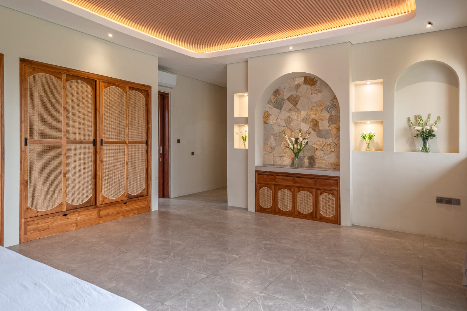 Chic 2-Bedroom Villa with Sunset Views