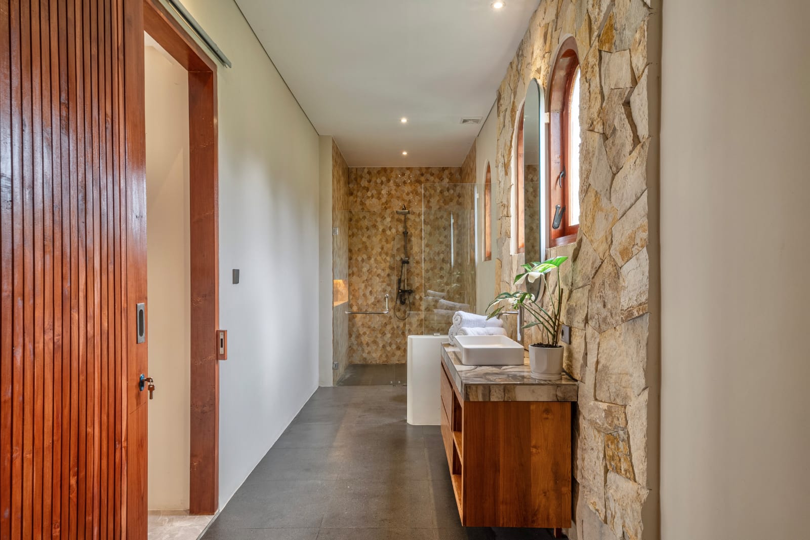 Chic 2-Bedroom Villa with Sunset Views