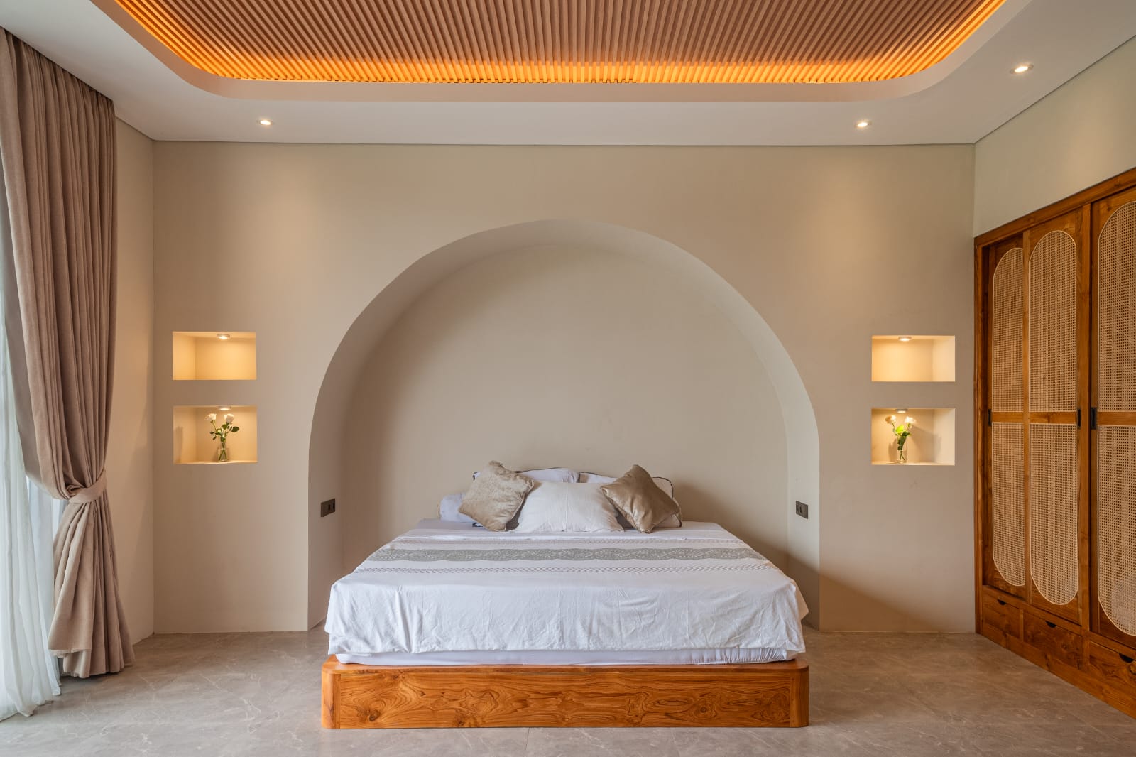 Chic 2-Bedroom Villa with Sunset Views