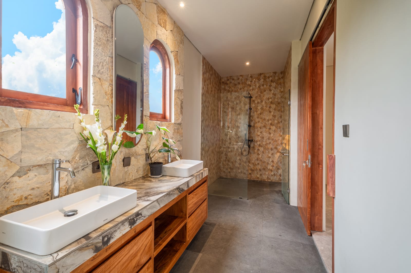 Chic 2-Bedroom Villa with Sunset Views