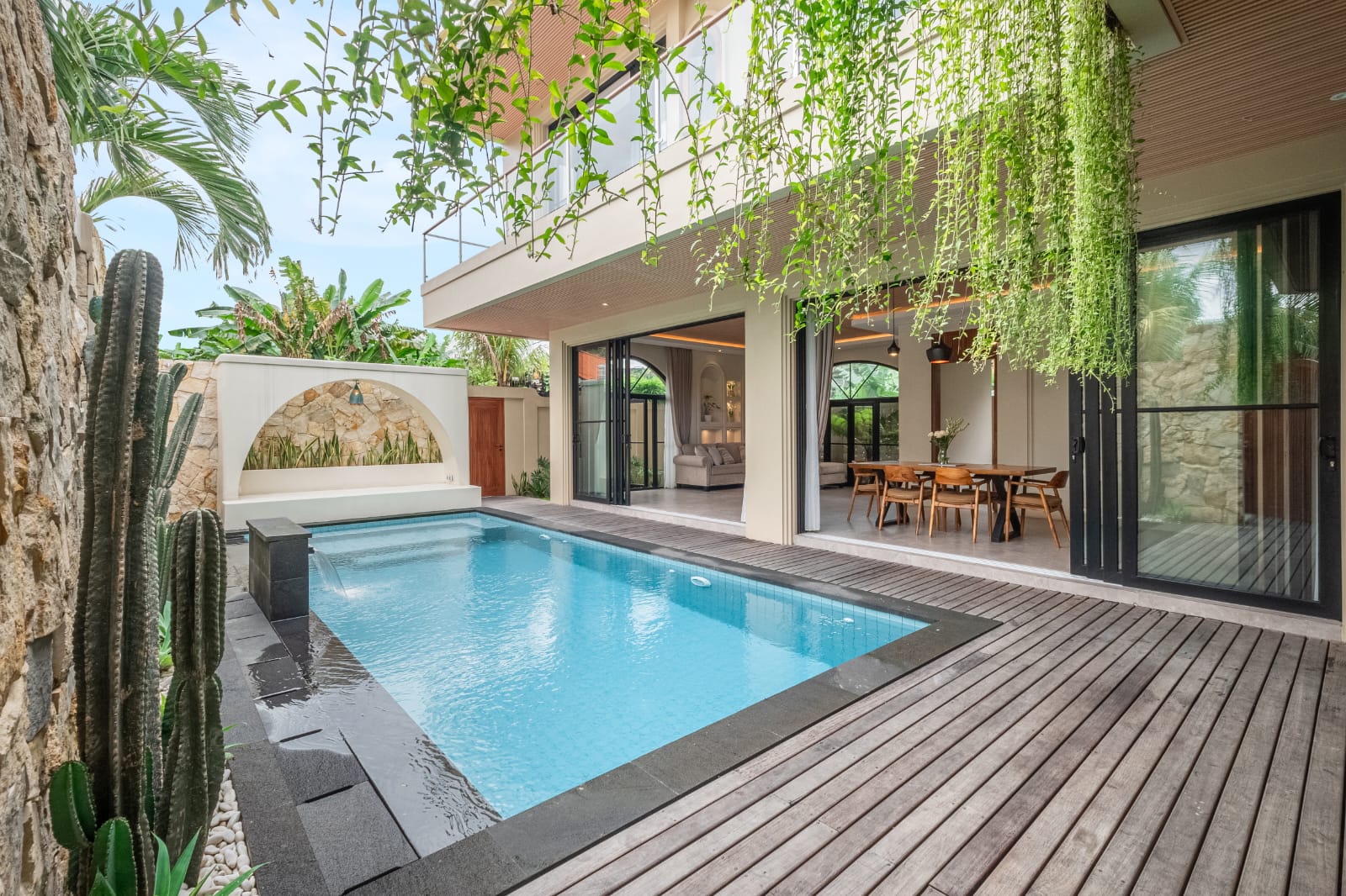 Chic 2-Bedroom Villa with Sunset Views