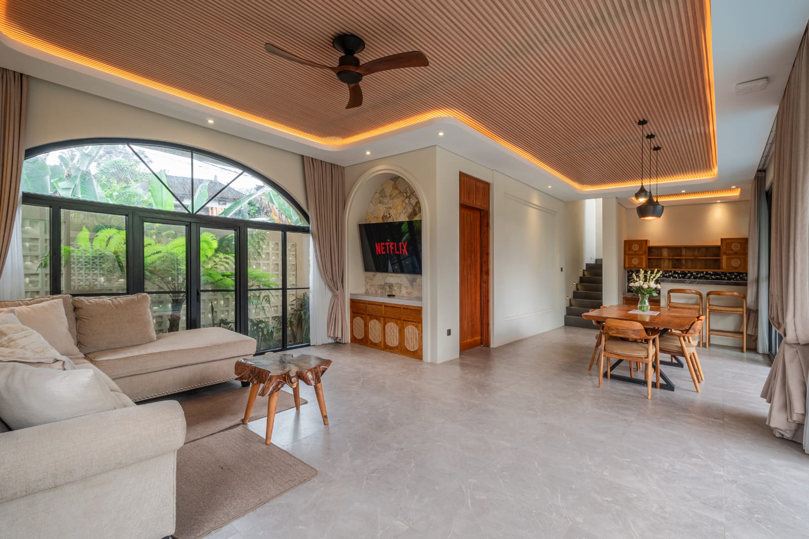 Chic 2-Bedroom Villa with Sunset Views