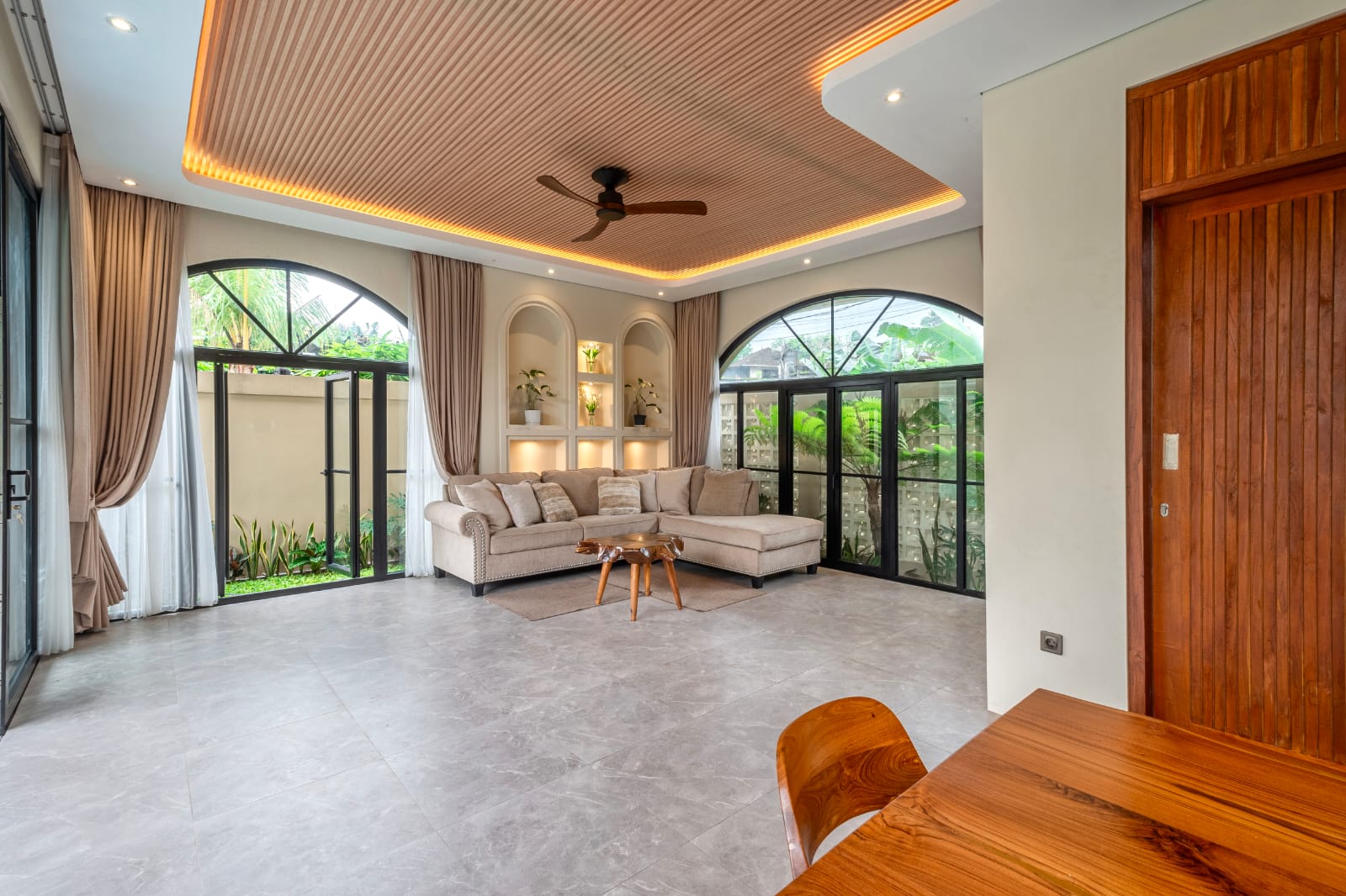 Chic 2-Bedroom Villa with Sunset Views