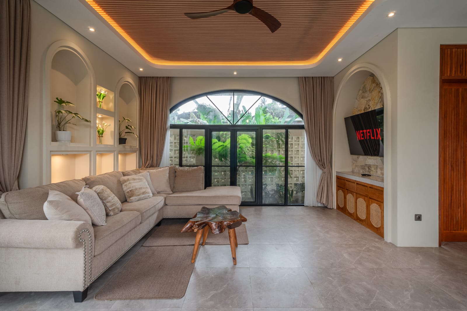 Chic 2-Bedroom Villa with Sunset Views