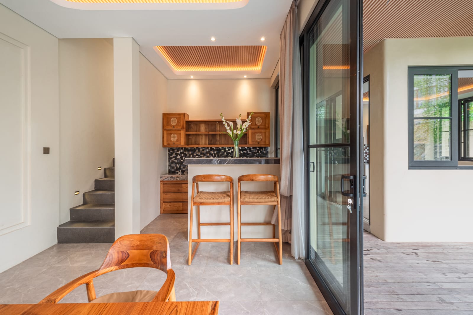 Chic 2-Bedroom Villa with Sunset Views