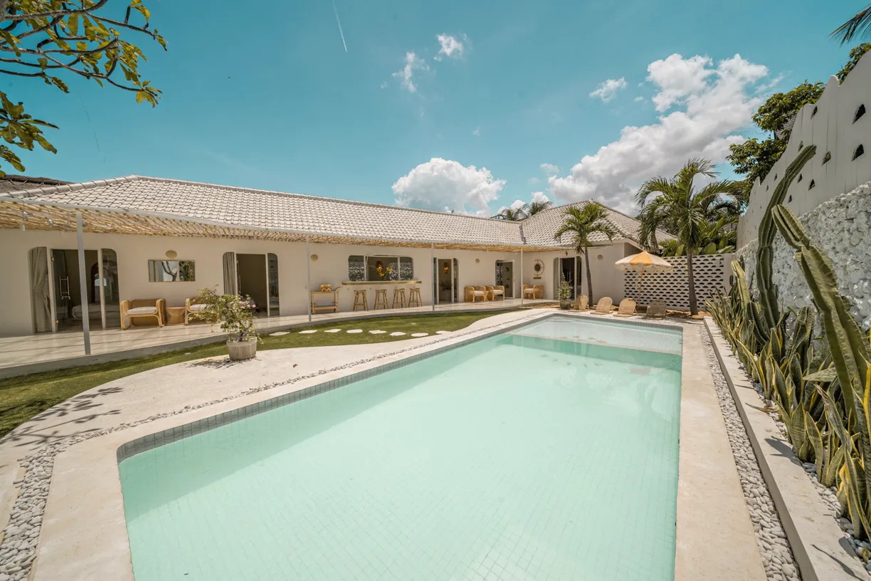 Luxury 6 BR Villa in Batu Bolong