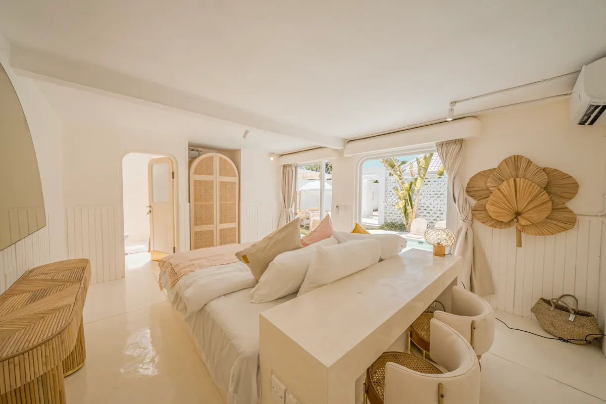 Luxury 6 BR Villa in Batu Bolong